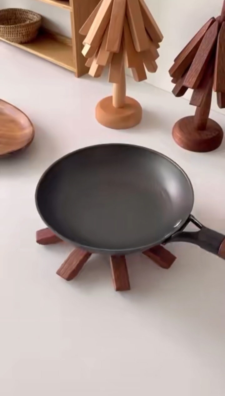 زیر قابلمه‌ای آشپزخانه