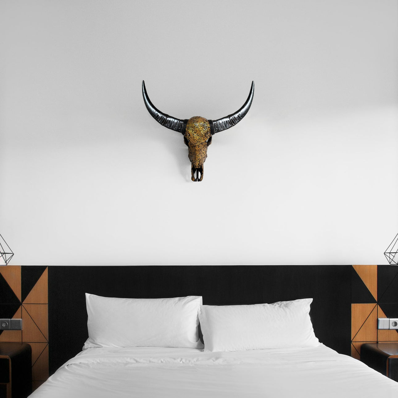 دیوارکوب جمجمه گاو شاخ‌دار