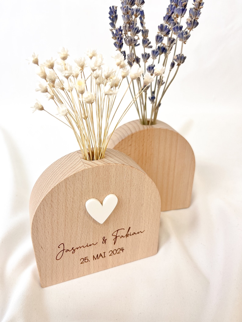 گلدان چوبی کوچک با حک اسم دلخواه روی بدنه، مناسب هدیه