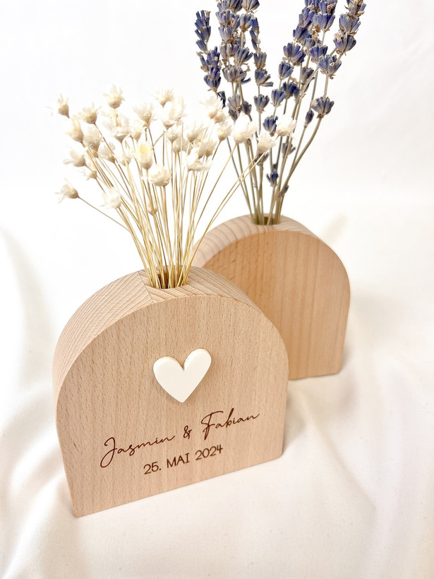 گلدان چوبی کوچک با حک اسم دلخواه روی بدنه، مناسب هدیه