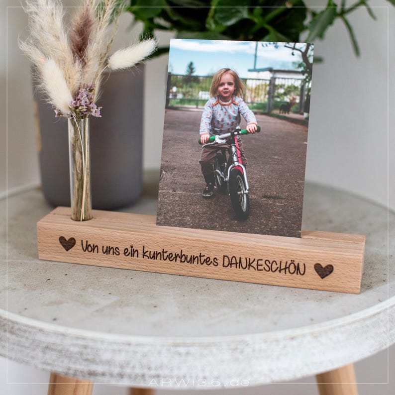 قاب چوبی رومیزی برای نمایش عکس خاطره‌انگیز