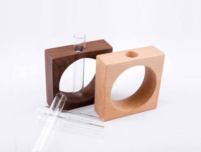 گلدان دست‌ساز چوبی با طراحی خاص برای دکور مدرن و ساده