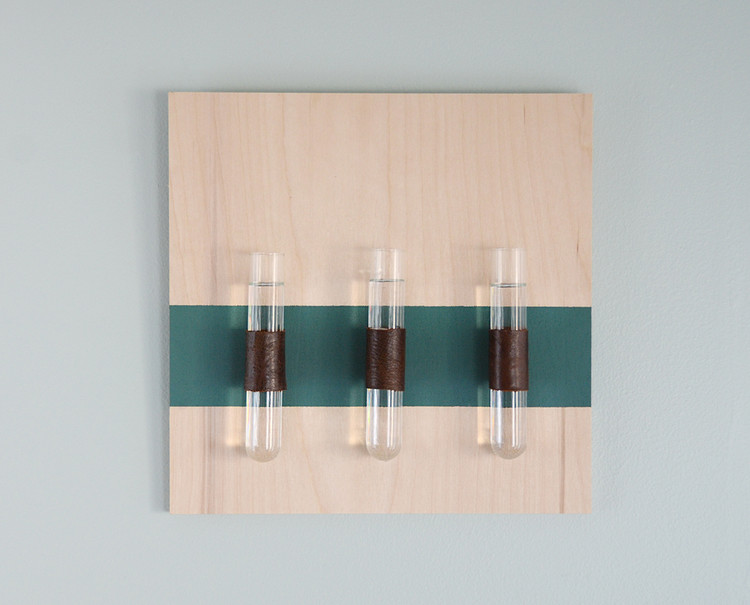 نور و شفافیت در خدمت زیبایی: با نور طبیعی که از شیشه عبور میکند، صحنهای آرام و دلپذیر خلق میشود حتی در فضای بسته